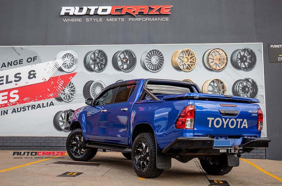 TOYOTA HILUX N80 4WD GD01 BLACK WITH CHROME INSERTS